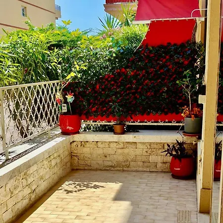Apartment Cosy Studio, Terrace And Free Parking Next To The *