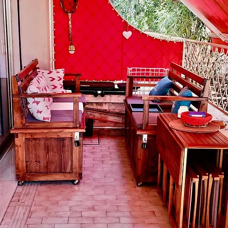 Apartment Cosy Studio, Terrace And Free Parking Next To The *