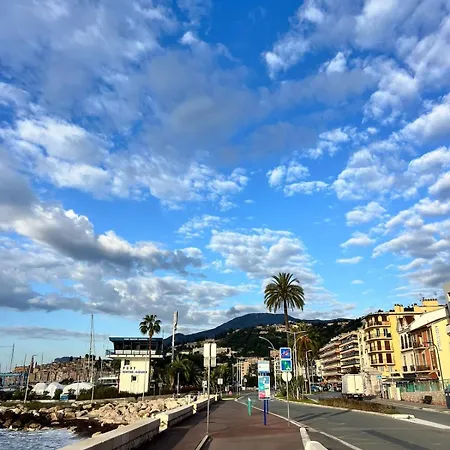 Cosy Studio, Terrace And Free Parking Next To The * Menton