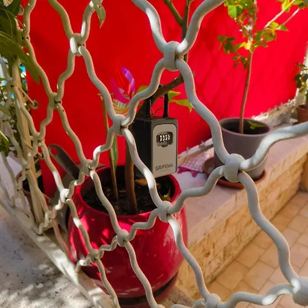 Cosy Studio, Terrace And Free Parking Next To The * Menton